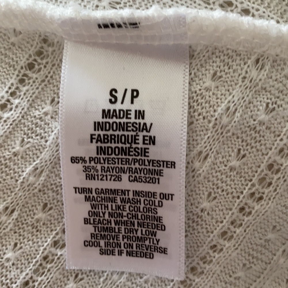 AEROPOSTALE, size S/P , white layering piece. - Picture 3 of 3